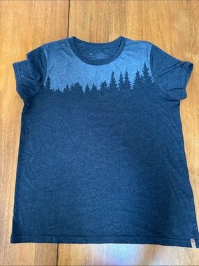 Treeblend forest pattern gray t shirt. Size Large. Lightweight natural materials